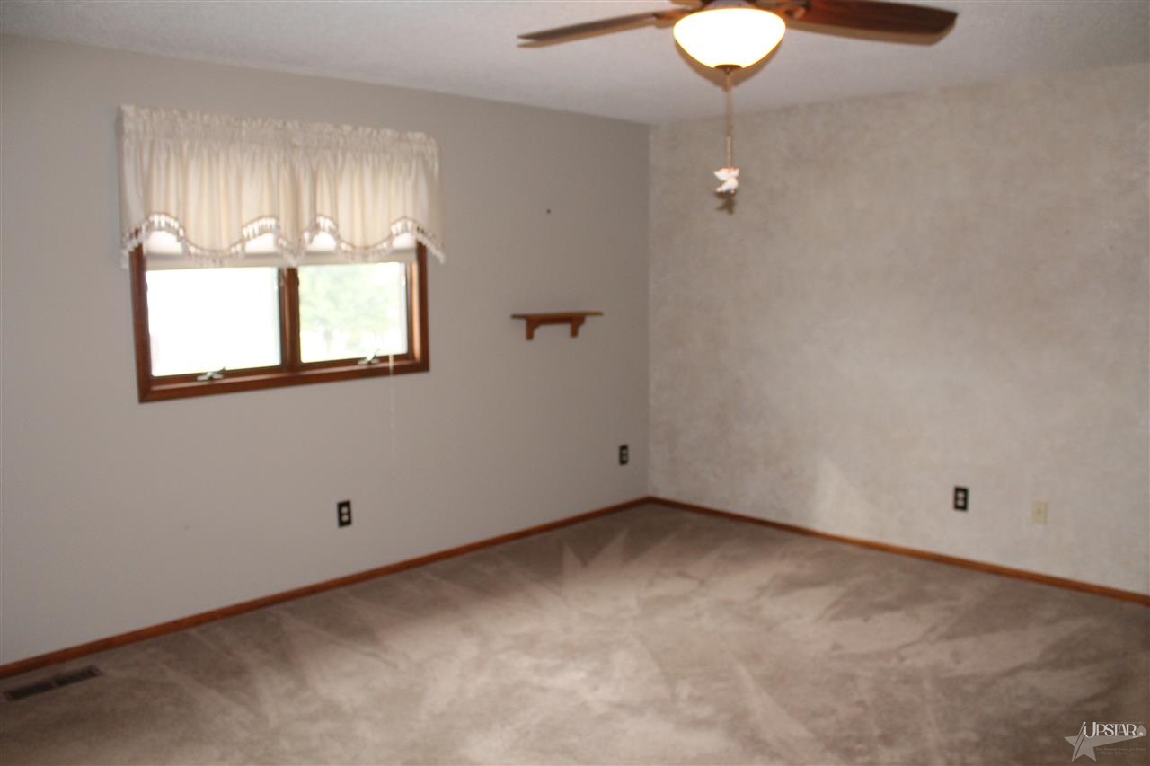 3825 Northcove Dr, New Haven, IN 46774 photo 18