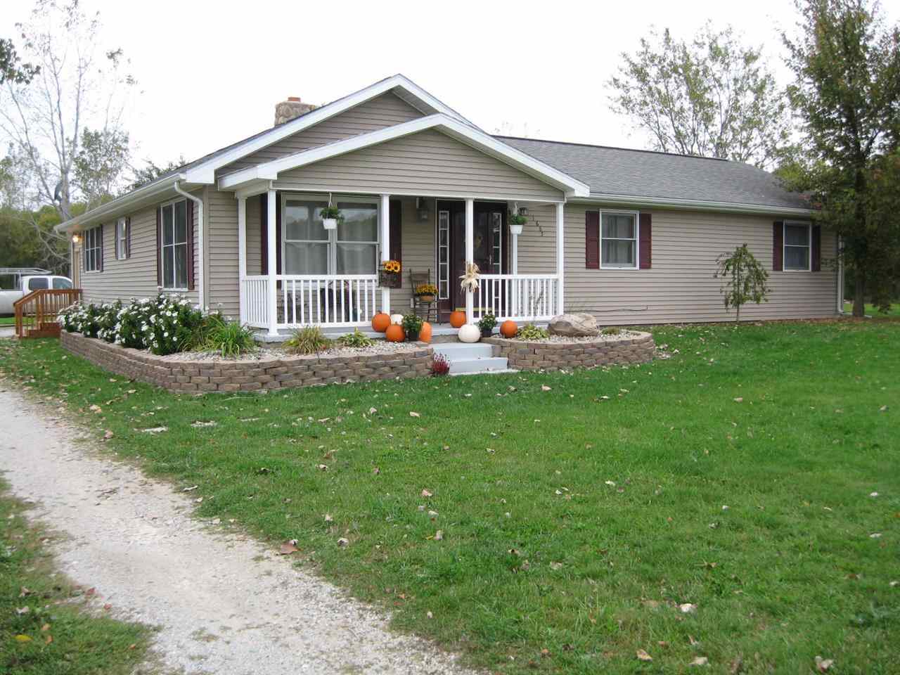 1685 N 350 E, Angola, IN 46703 photo 3