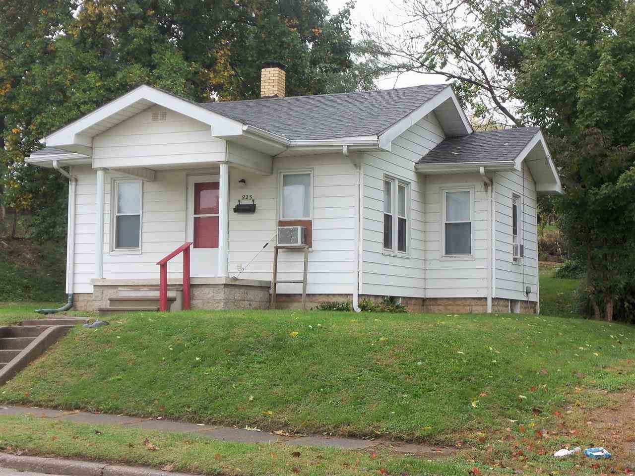 823 SE 3rd St, Washington, IN 47501 photo 1