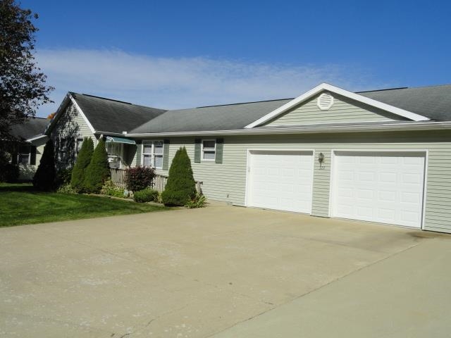 327 Wayne St, Spencer, IN 47460 photo 2