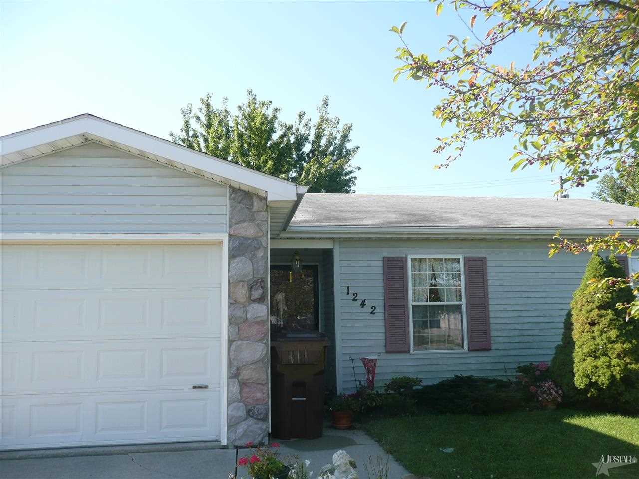 1242 Sunnyglenn Ct, Bluffton, IN 46714 photo 2