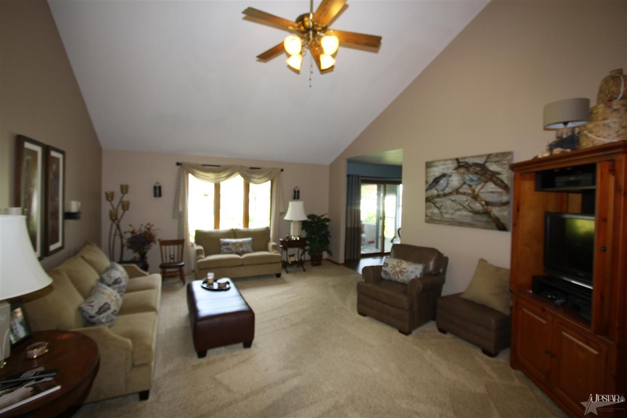 8001 Woodcreek Ln, Fort Wayne, IN 46815 photo 5