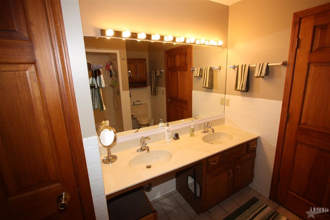 8001 Woodcreek Ln, Fort Wayne, IN 46815 photo 11