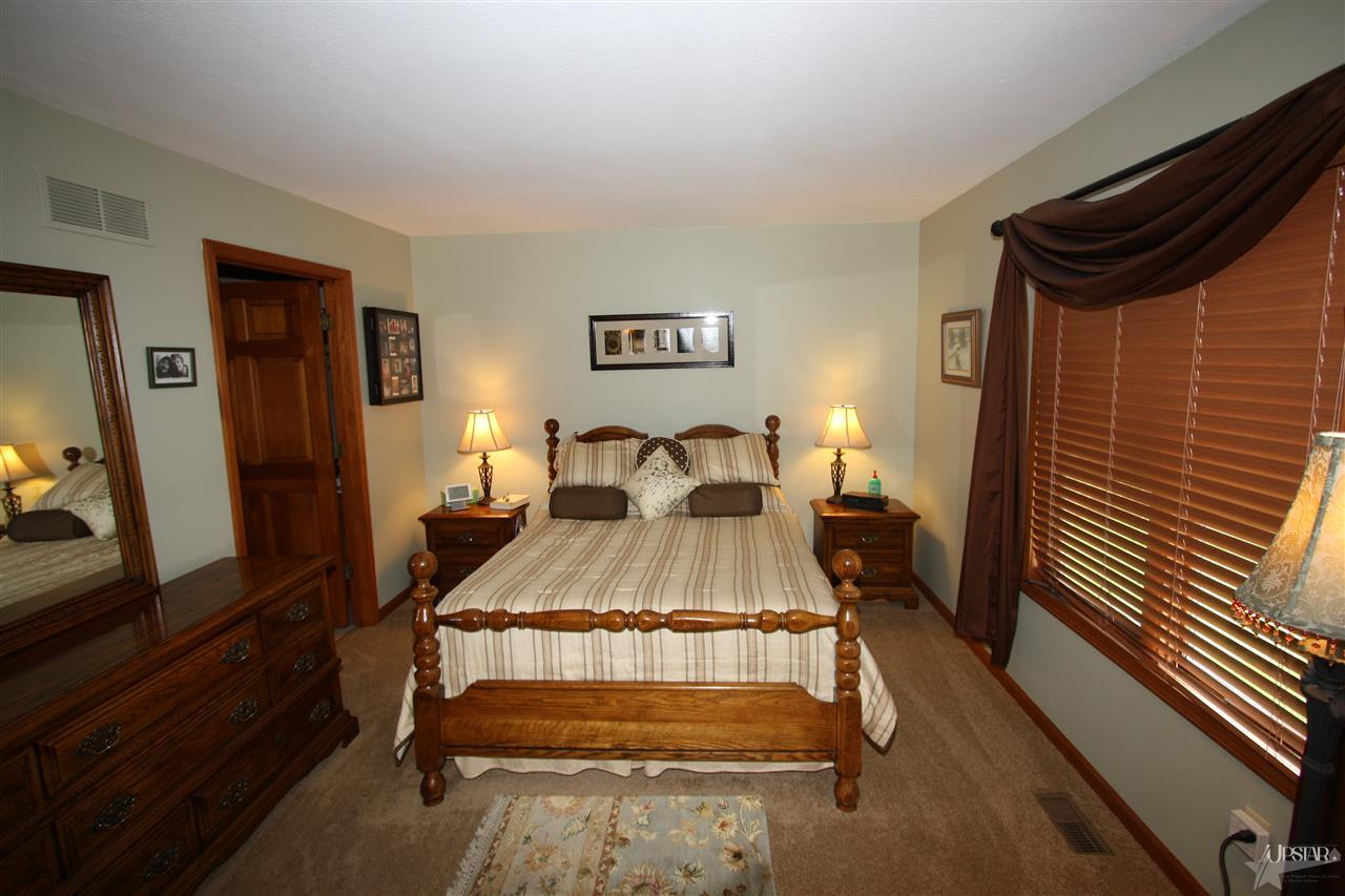 8001 Woodcreek Ln, Fort Wayne, IN 46815 photo 12