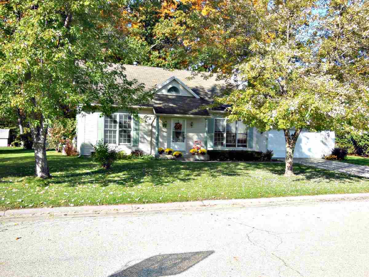 51953 Winter Glen Dr, Granger, IN 46530 photo 2