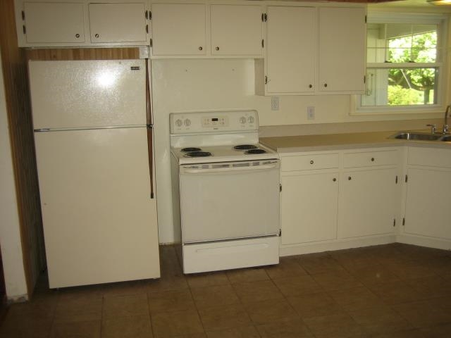 242 E Sunset Dr, Huntingburg, IN 47542 photo 2