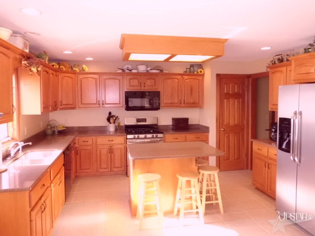 2519 Cobblestone Ln, Kendallville, IN 46755 photo 2