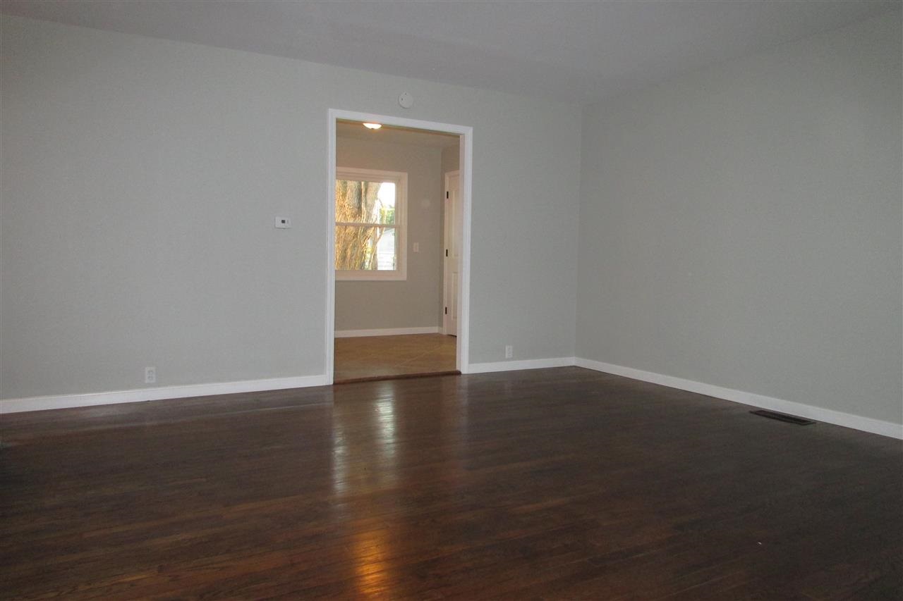 300 W Mill Rd, Evansville, IN 47710 photo 4