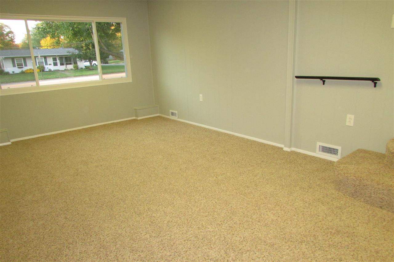 300 W Mill Rd, Evansville, IN 47710 photo 18