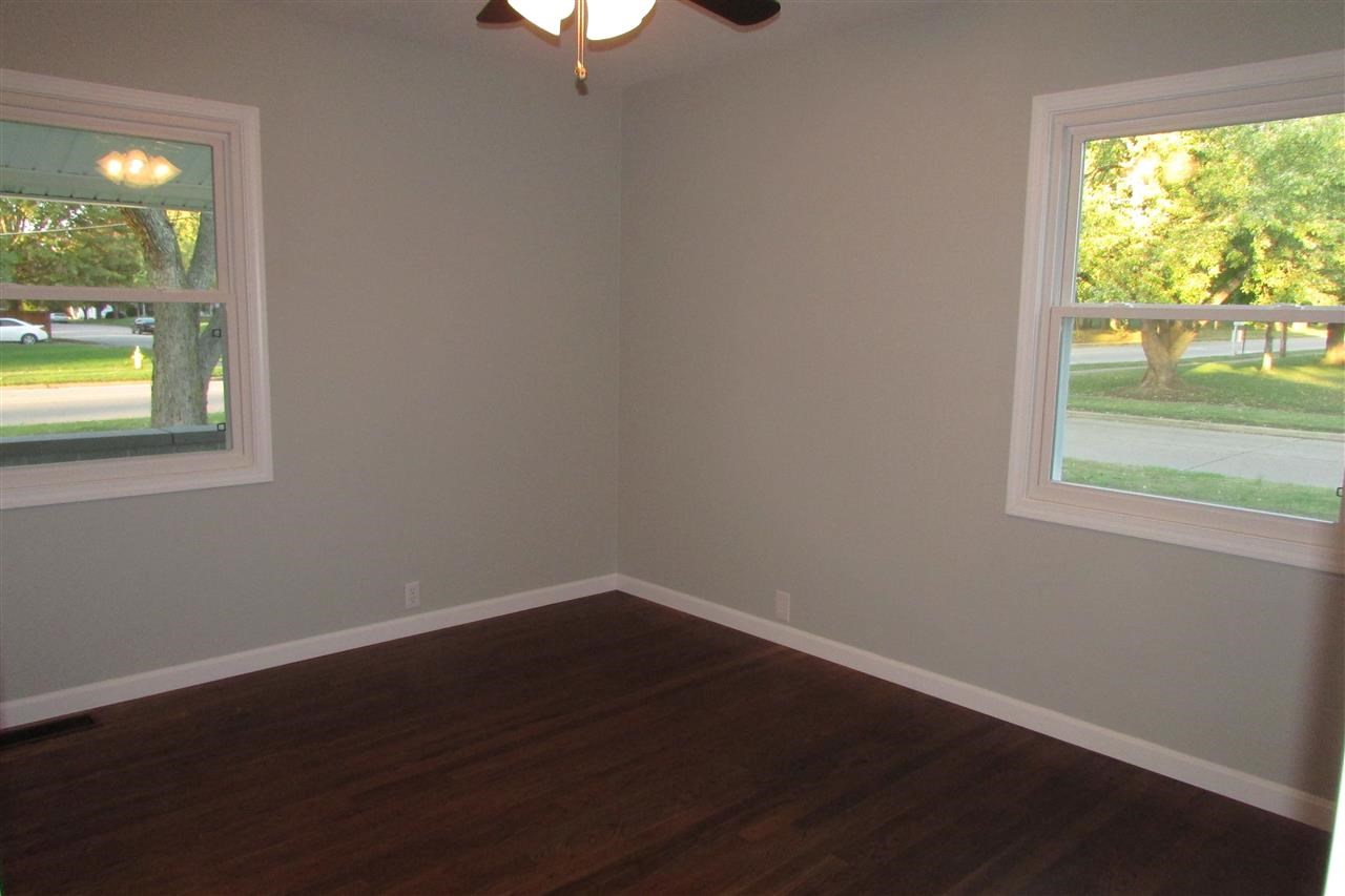 300 W Mill Rd, Evansville, IN 47710 photo 11
