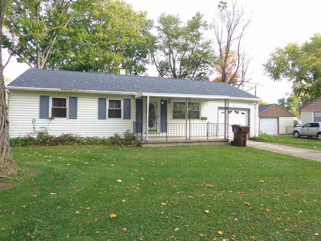 806 Linlawn Dr, Wabash, IN 46992 photo 2