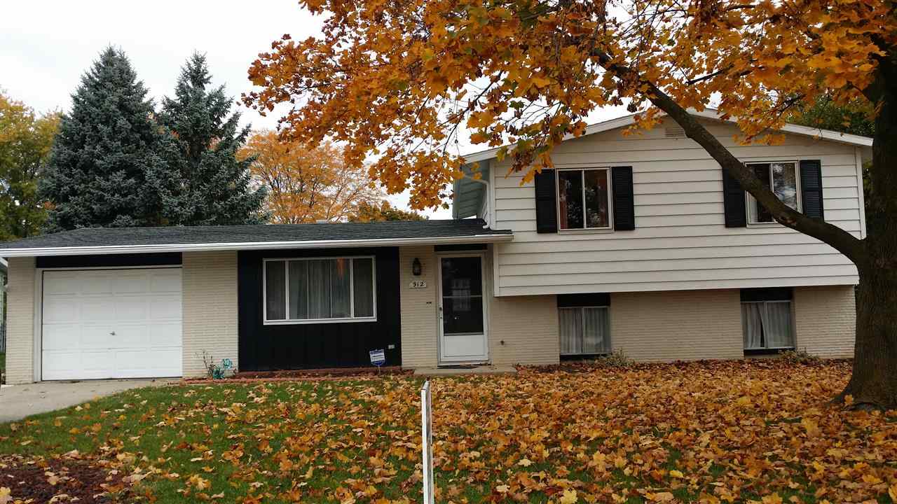 912 Lower Huntington Rd, Fort Wayne, IN 46819 photo 1