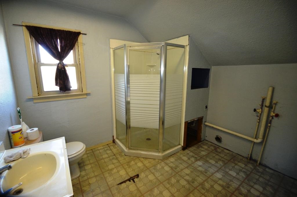 334 N State St, Kendallville, IN 46755 photo 18