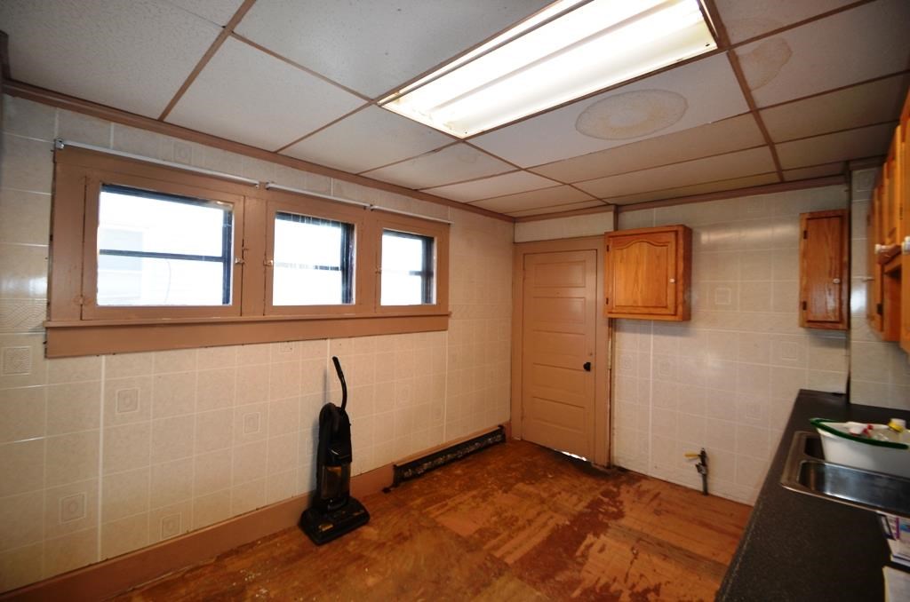 334 N State St, Kendallville, IN 46755 photo 13