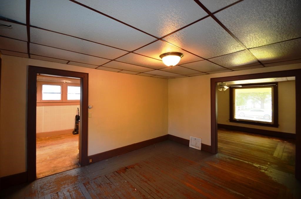 334 N State St, Kendallville, IN 46755 photo 4
