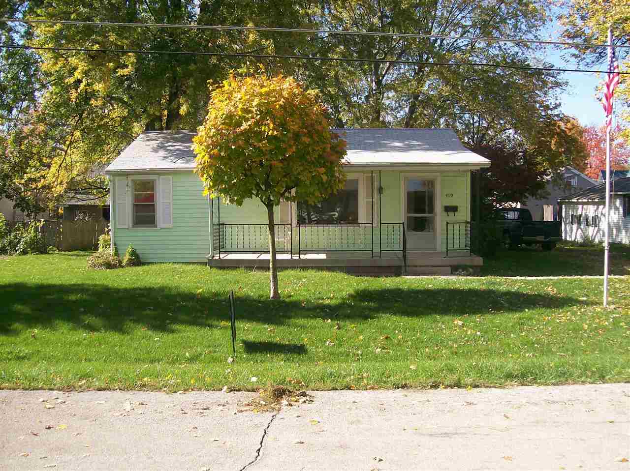 409 Roosevelt St, Flora, IN 46929 photo 2