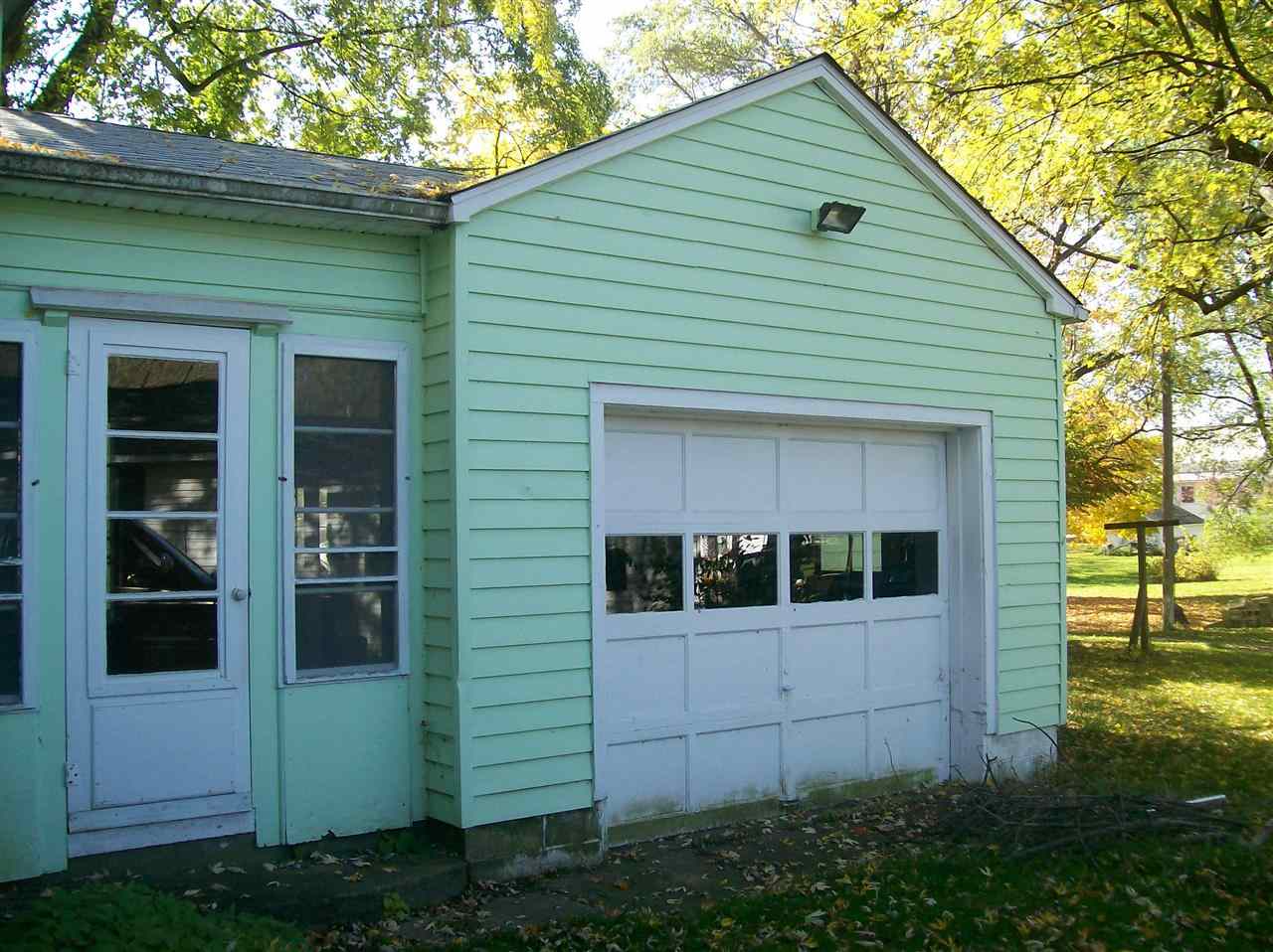 409 Roosevelt St, Flora, IN 46929 photo 3