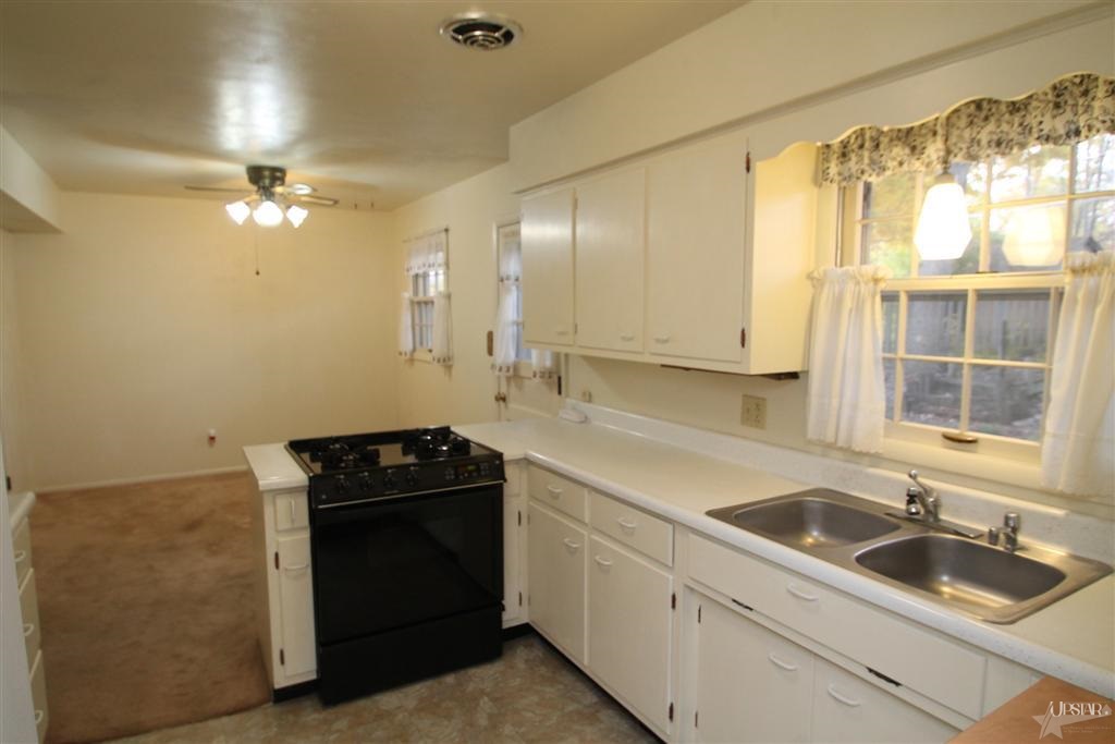 8243 Sunny Ln, Fort Wayne, IN 46835 photo 4