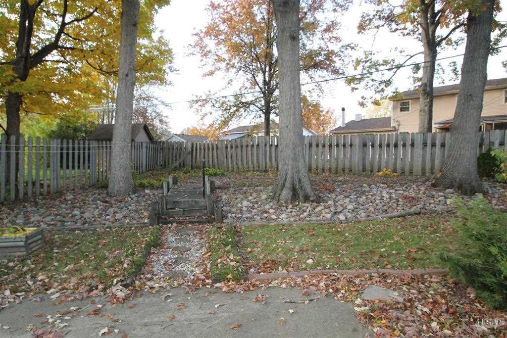 8243 Sunny Ln, Fort Wayne, IN 46835 photo 3