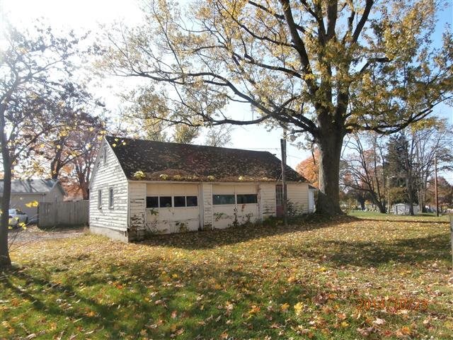 317 Nursery St, Plymouth, IN 46563 photo 2