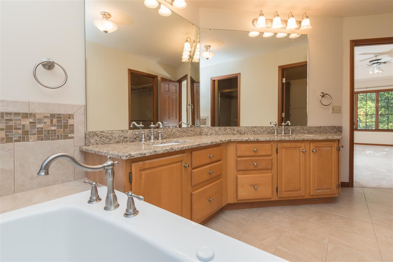 51541 Fox Pointe Ln, Granger, IN 46530 photo 16