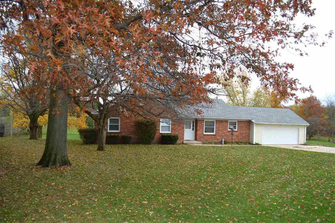 5988 W Hilltop Dr, Frankfort, IN 46041 photo 1