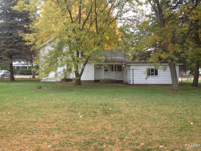 720 N Cavin St, Ligonier, IN 46767 photo 2