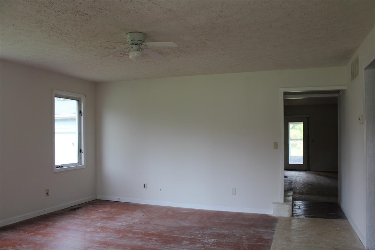 317 W 8th St, Burlington, IN 46915 photo 4