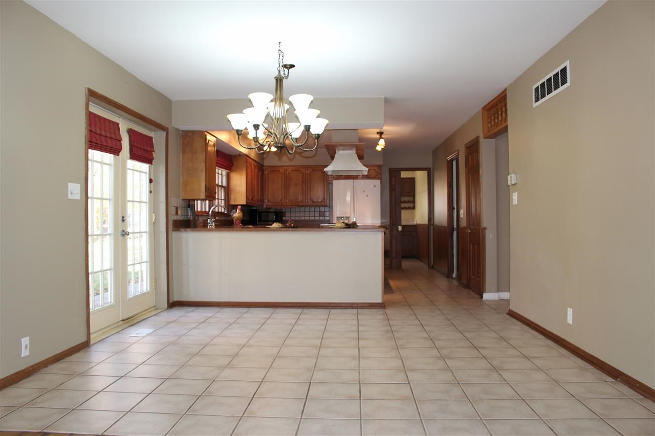 2208 Dusseldorf Dr, Evansville, IN 47711 photo 3