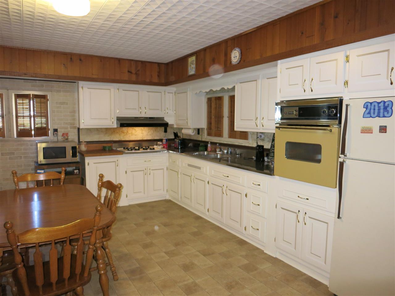 611 S State St, Chandler, IN 47610 photo 9