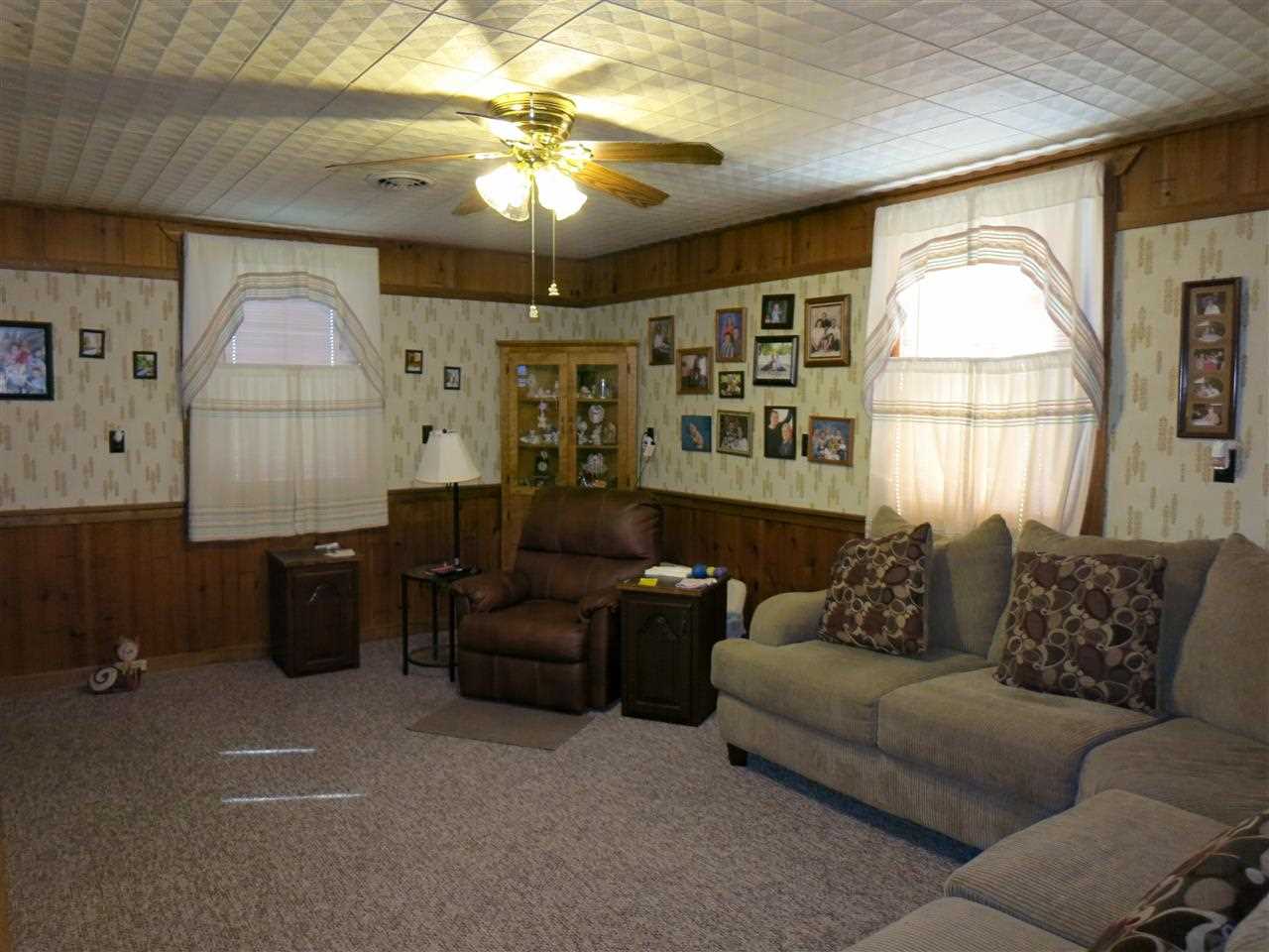 611 S State St, Chandler, IN 47610 photo 5