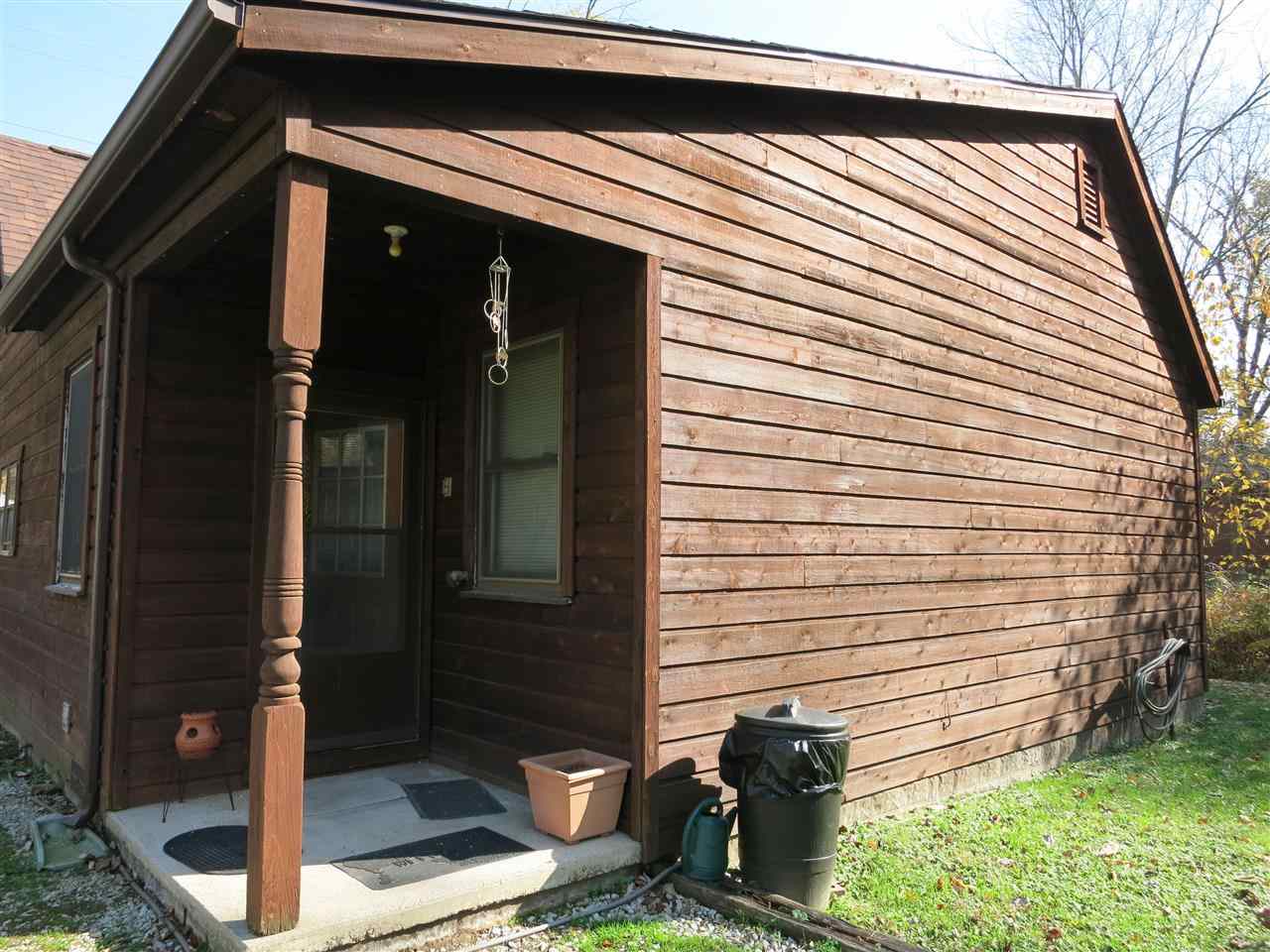 611 S State St, Chandler, IN 47610 photo 2