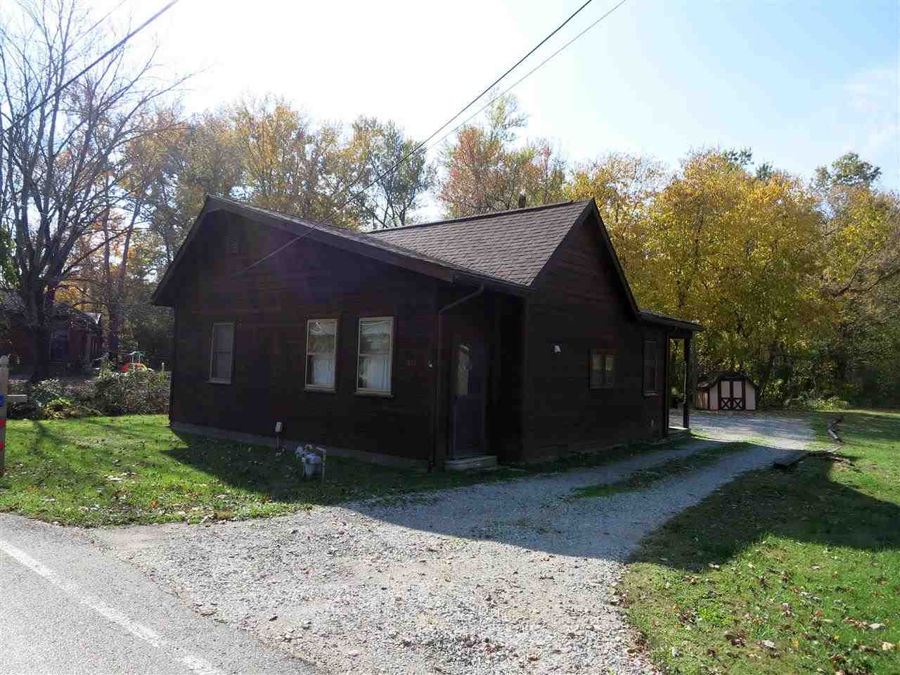 611 S State St, Chandler, IN 47610 photo 1