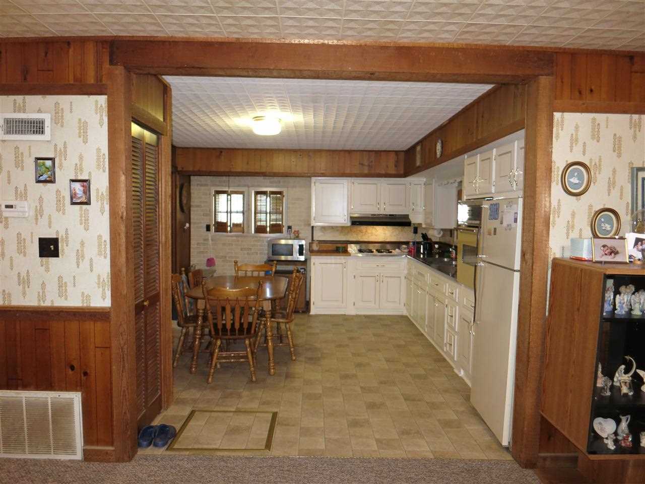611 S State St, Chandler, IN 47610 photo 8