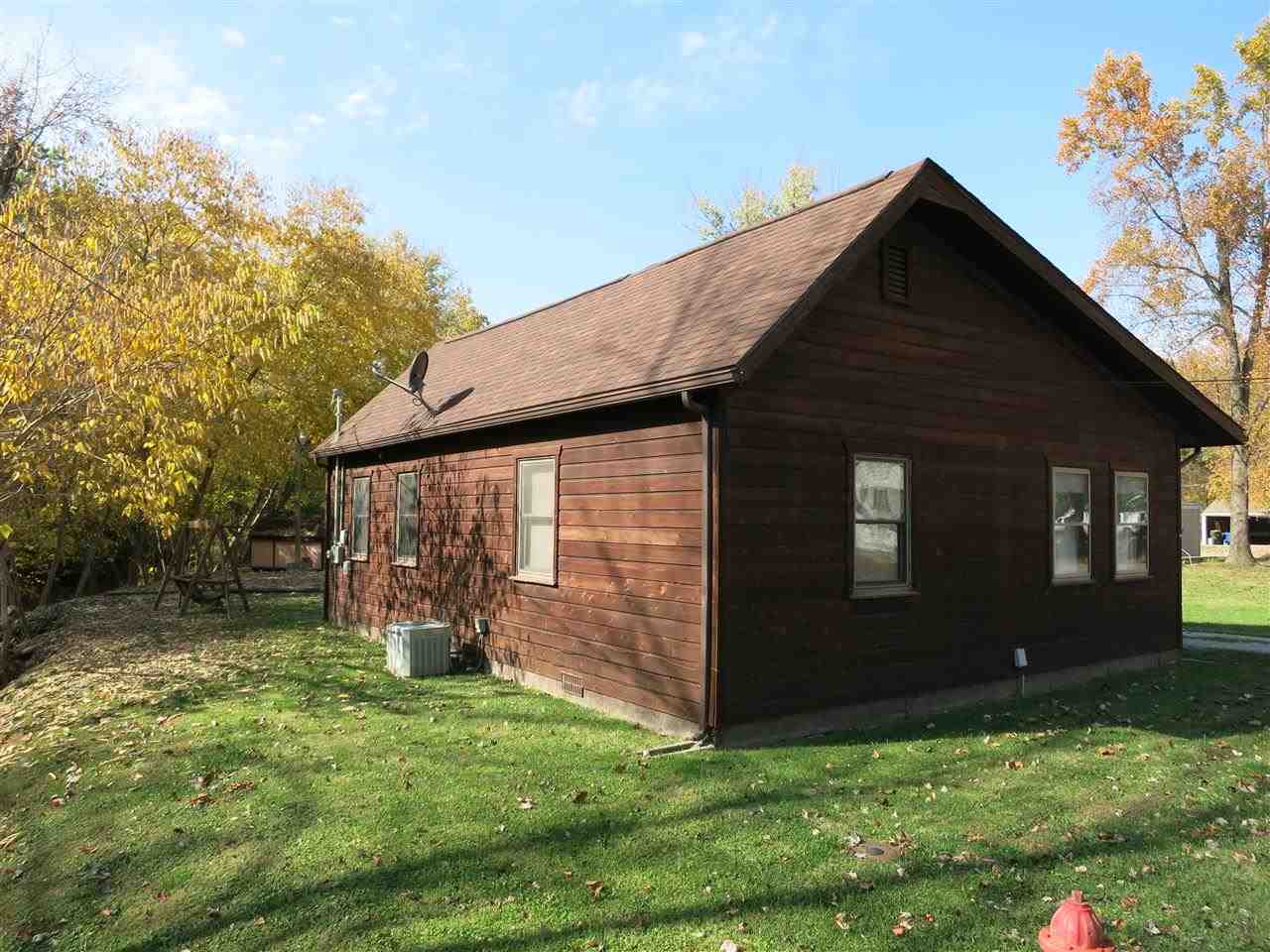 611 S State St, Chandler, IN 47610 photo 3