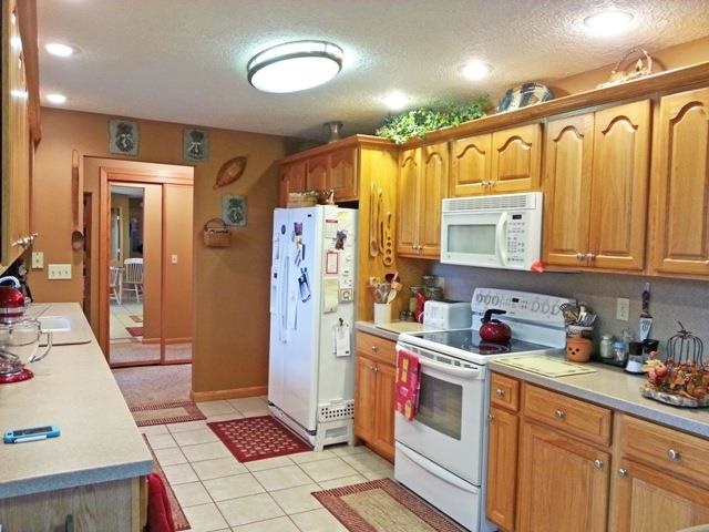 8600 E Windsor Rd, Selma, IN 47383 photo 3
