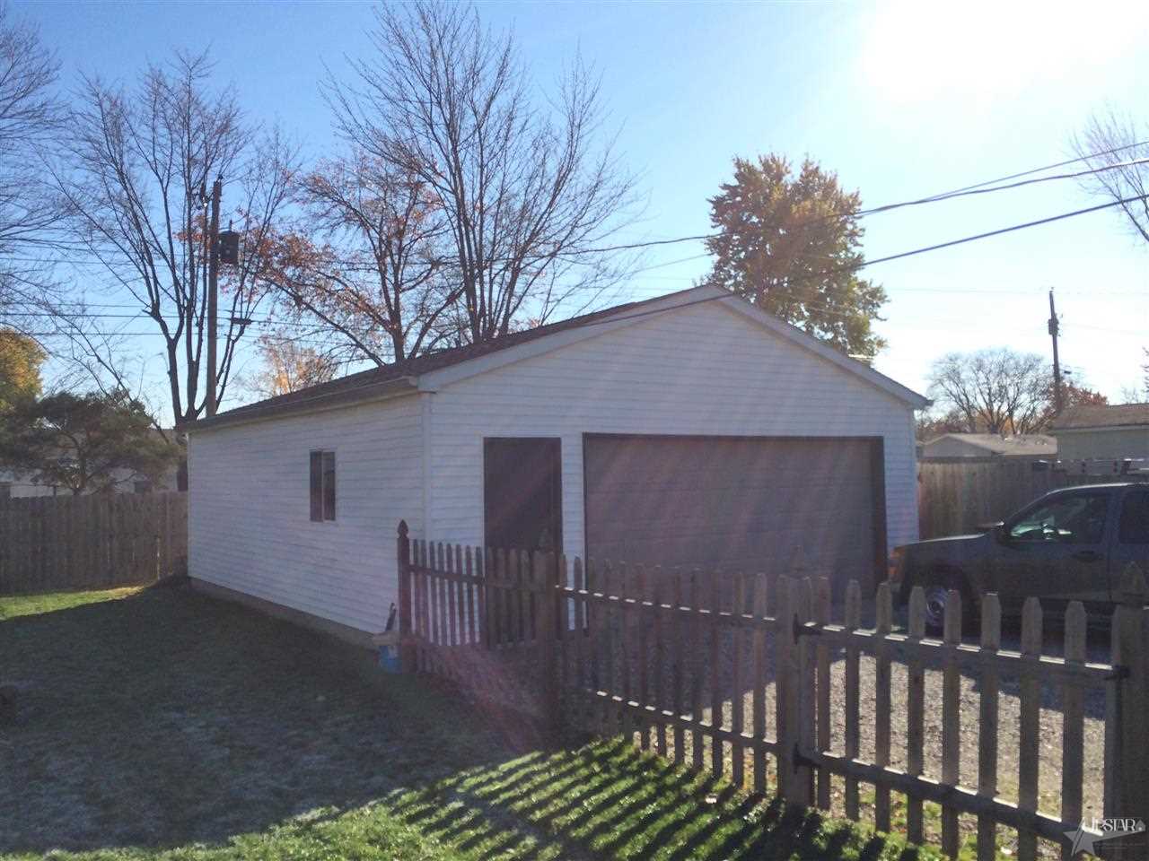 6524 Azalea Dr, Fort Wayne, IN 46825 photo 3