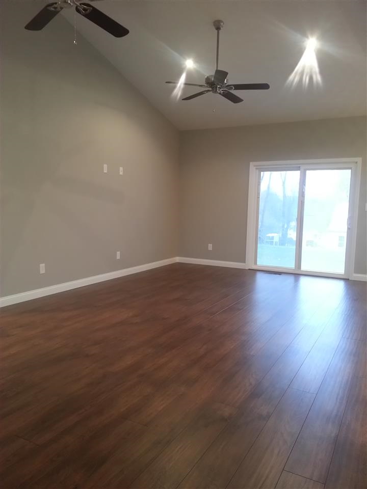 306 E Flora St, Washington, IN 47501 photo 3