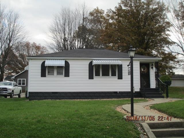 704 N Line St, Loogootee, IN 47553 photo 1
