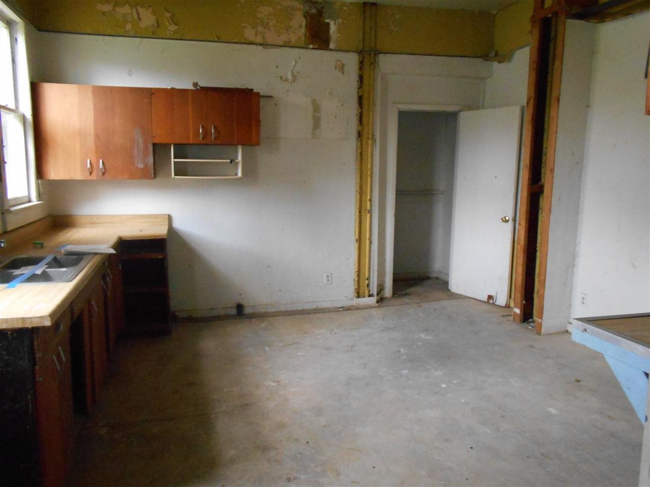 421 S Race St, Princeton, IN 47670 photo 3