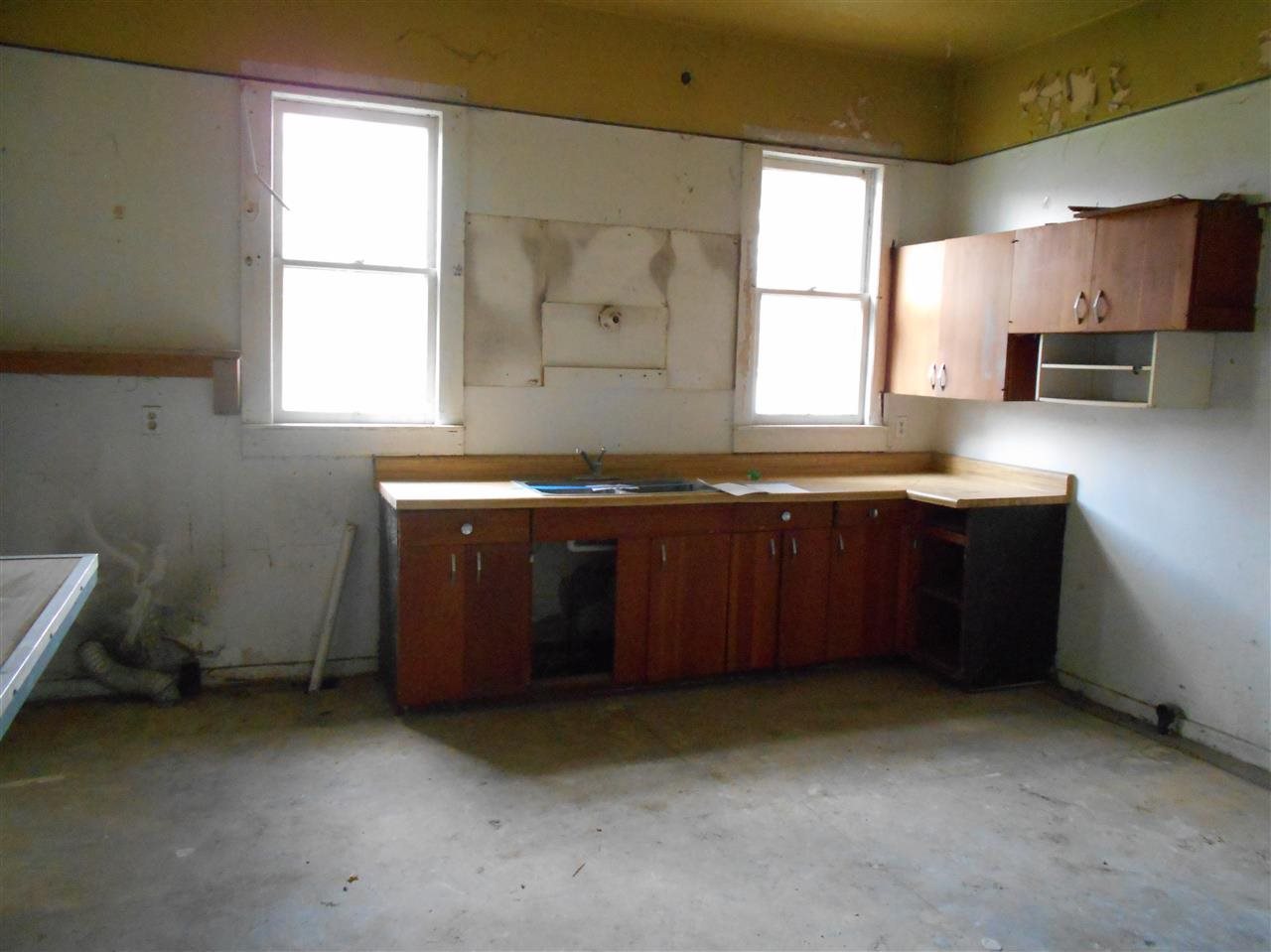 421 S Race St, Princeton, IN 47670 photo 4