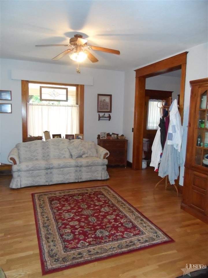 211 E 6th, Auburn, IN 46706 photo 2