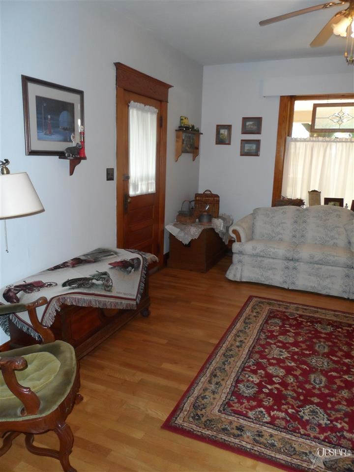 211 E 6th, Auburn, IN 46706 photo 3