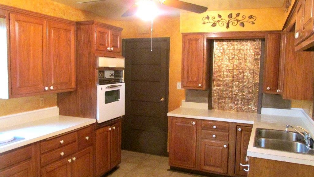 205 E North St, Petersburg, IN 47567 photo 2