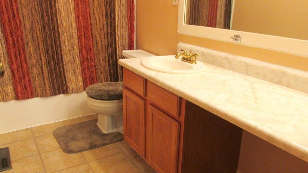205 E North St, Petersburg, IN 47567 photo 6
