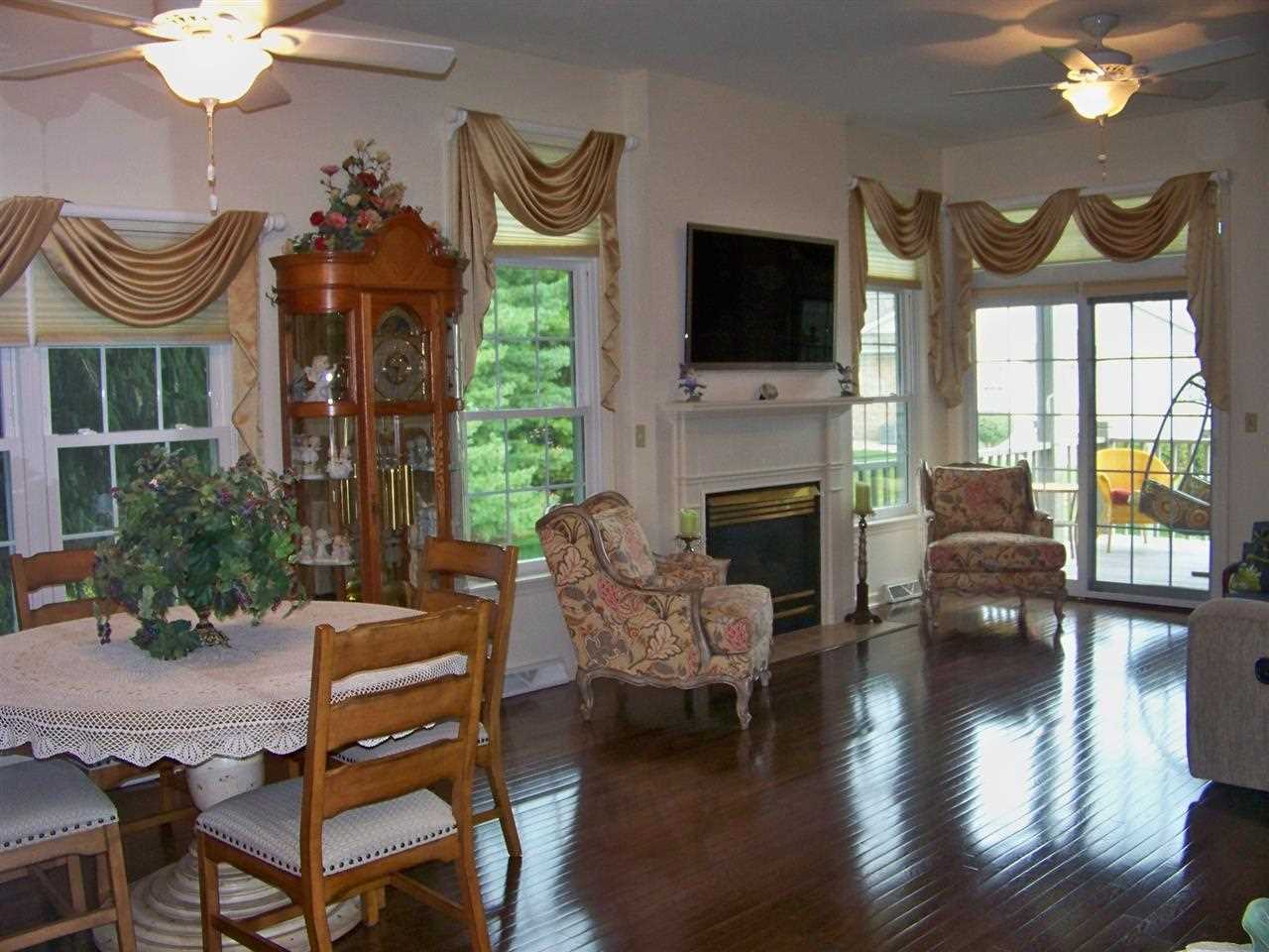 1621 Spring Brooke Dr, Goshen, IN 46528 photo 2