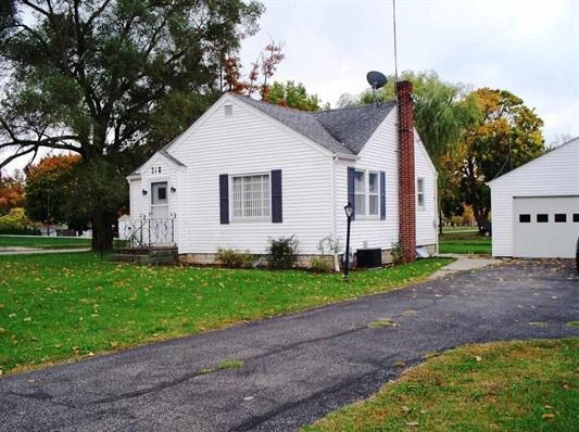 318 E North St, Kendallville, IN 46755 photo 1