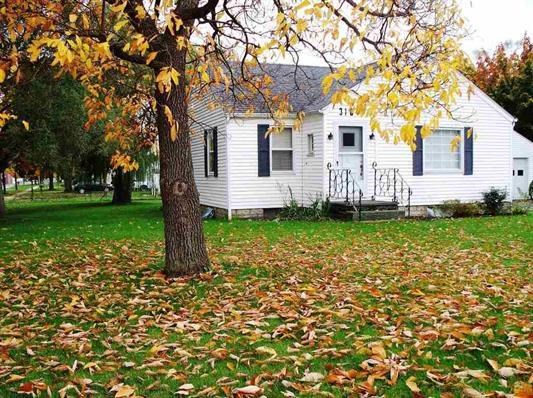 318 E North St, Kendallville, IN 46755 photo 2