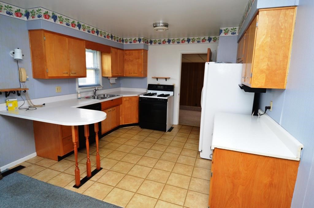 1059 E Boone St, Frankfort, IN 46041 photo 4
