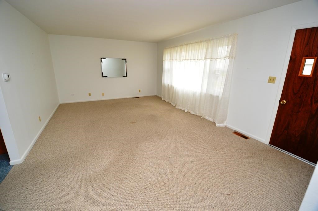 1059 E Boone St, Frankfort, IN 46041 photo 2